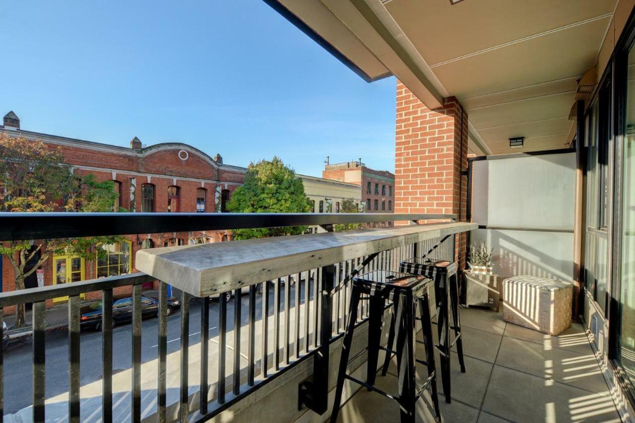 Downtown Heritage Condo With Parking Victoria Exterior foto