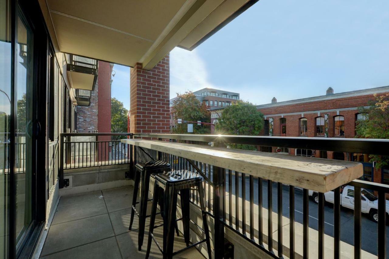 Downtown Heritage Condo With Parking Victoria Exterior foto